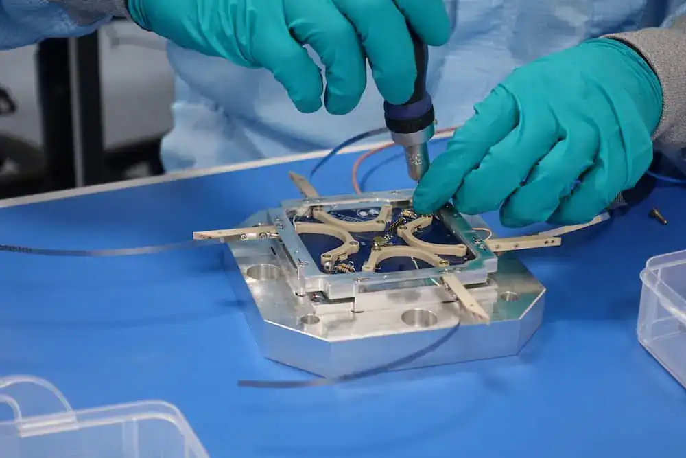 Assembling the different antenna parts