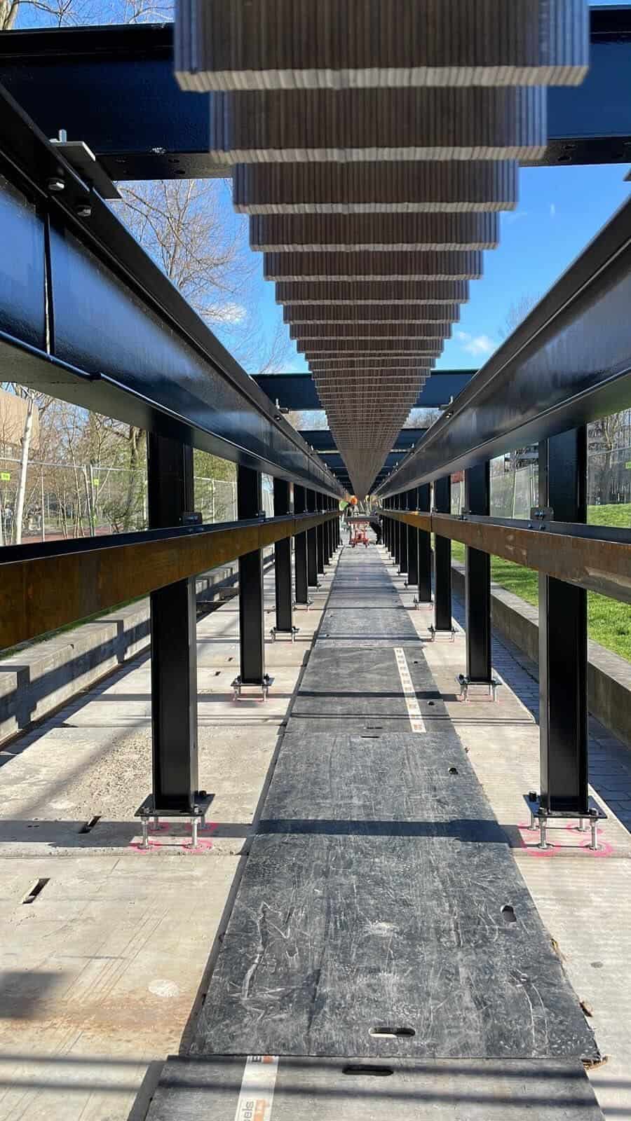 Steel “stator” track: Powering swift levitation and acceleration of the pod.©